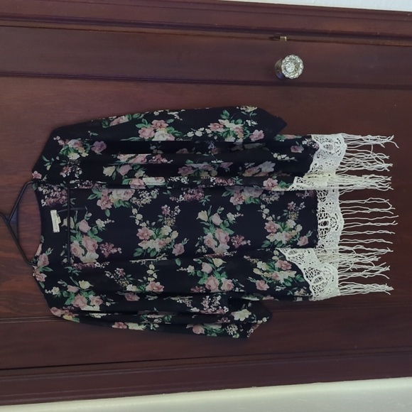 Rachel & Chloe Navy Floral Fringe Open Bohemian Festival Shawl Size Small - Picture 1 of 9